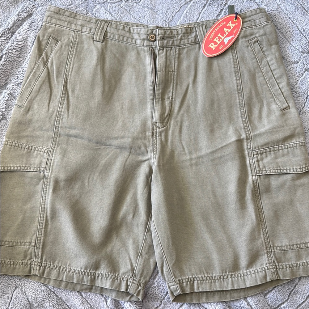 Men's Relaxed Fit Cargo Shorts in Khaki